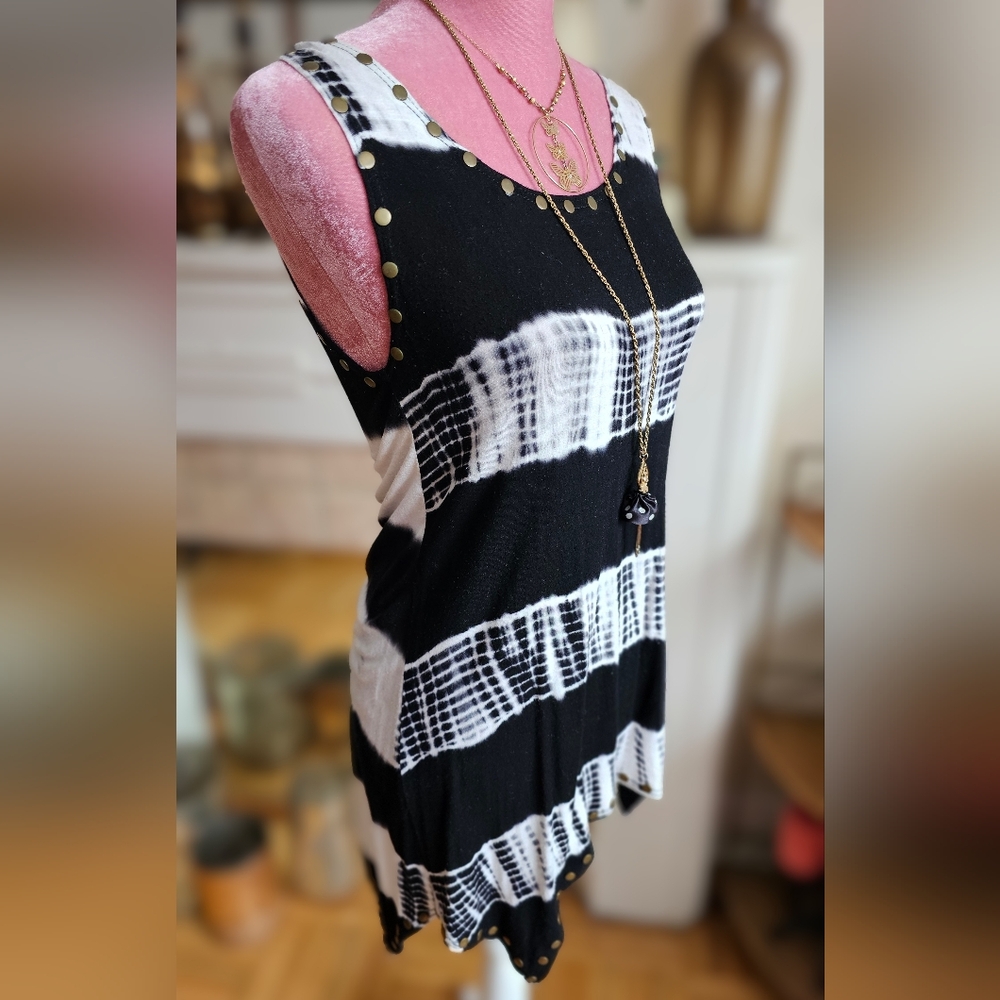 Lola B long sleeveless t-shirt with hankerchief hem, brass studs.Size small.